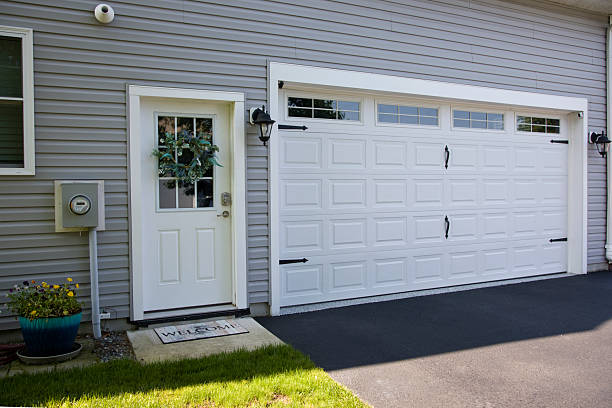 24/7 Emergency Garage Door Panel Replacement experts in Sandy Oaks, TX